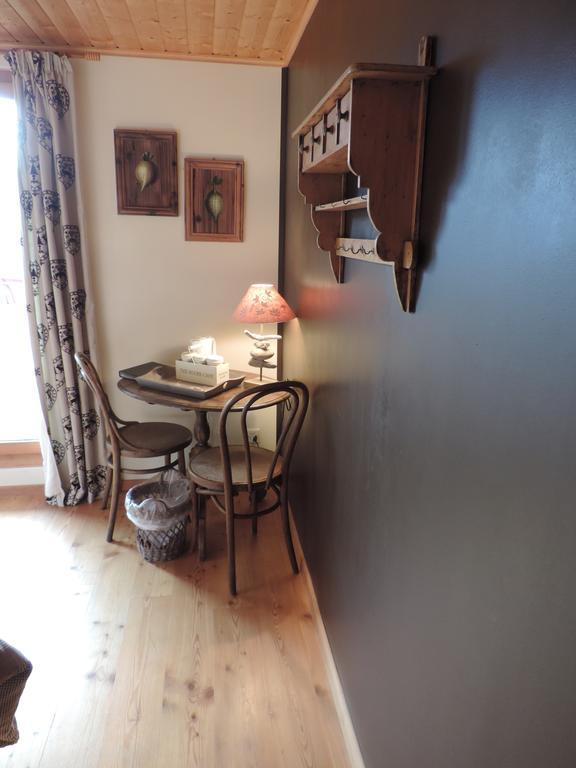 La Demeure Des Elfes Acomodação com café da manhã Albinen Quarto foto